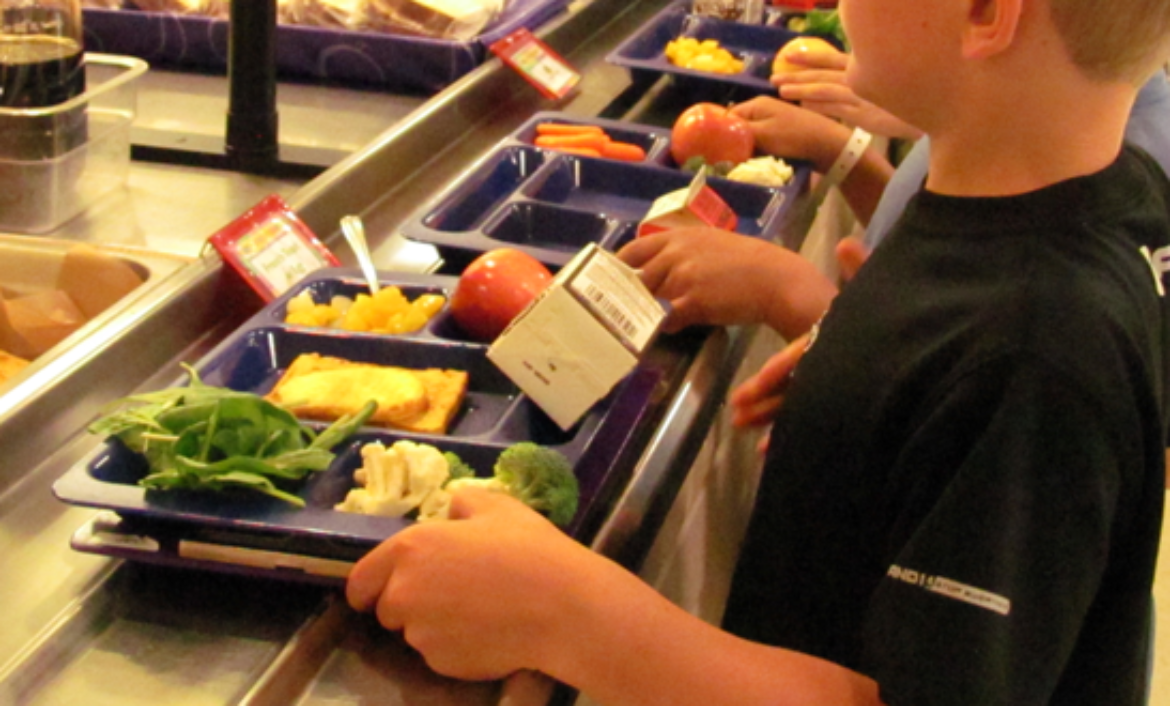 Healthier-Foods-in-Schools-Can-Improve-Student-Diets-606×330