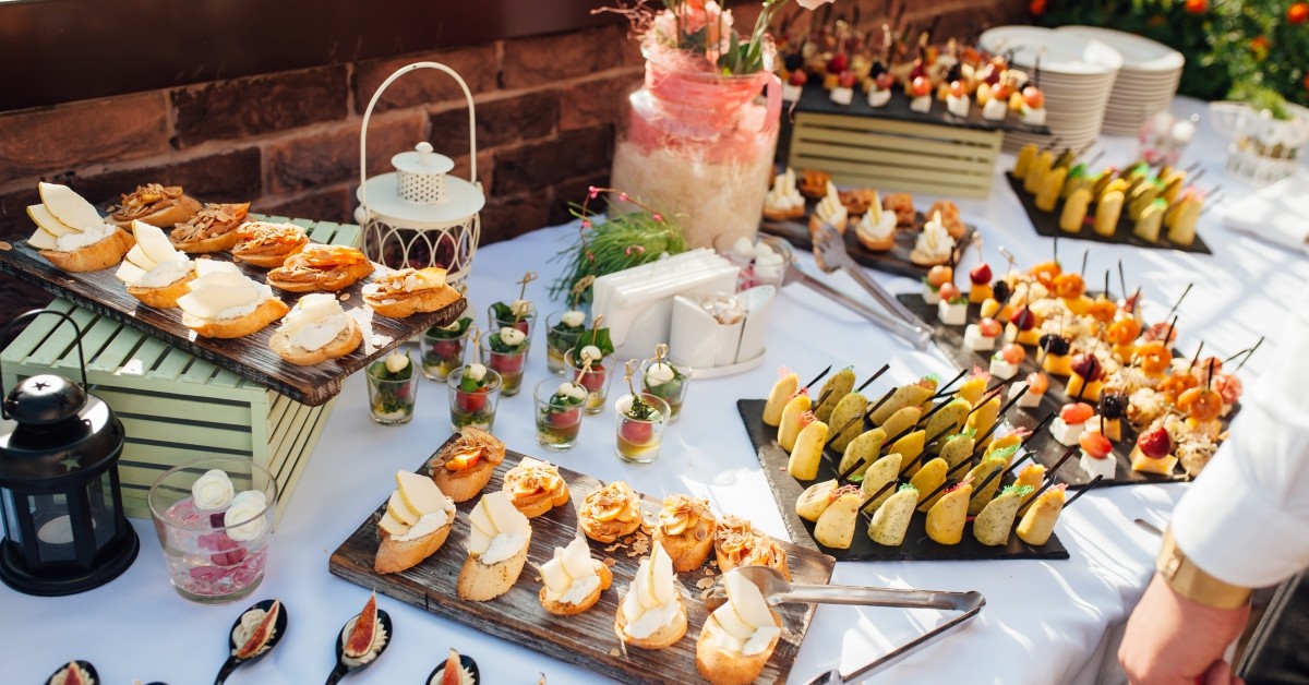 4 Tips for Lowering Restaurant Food Costs Source1 Purchasing